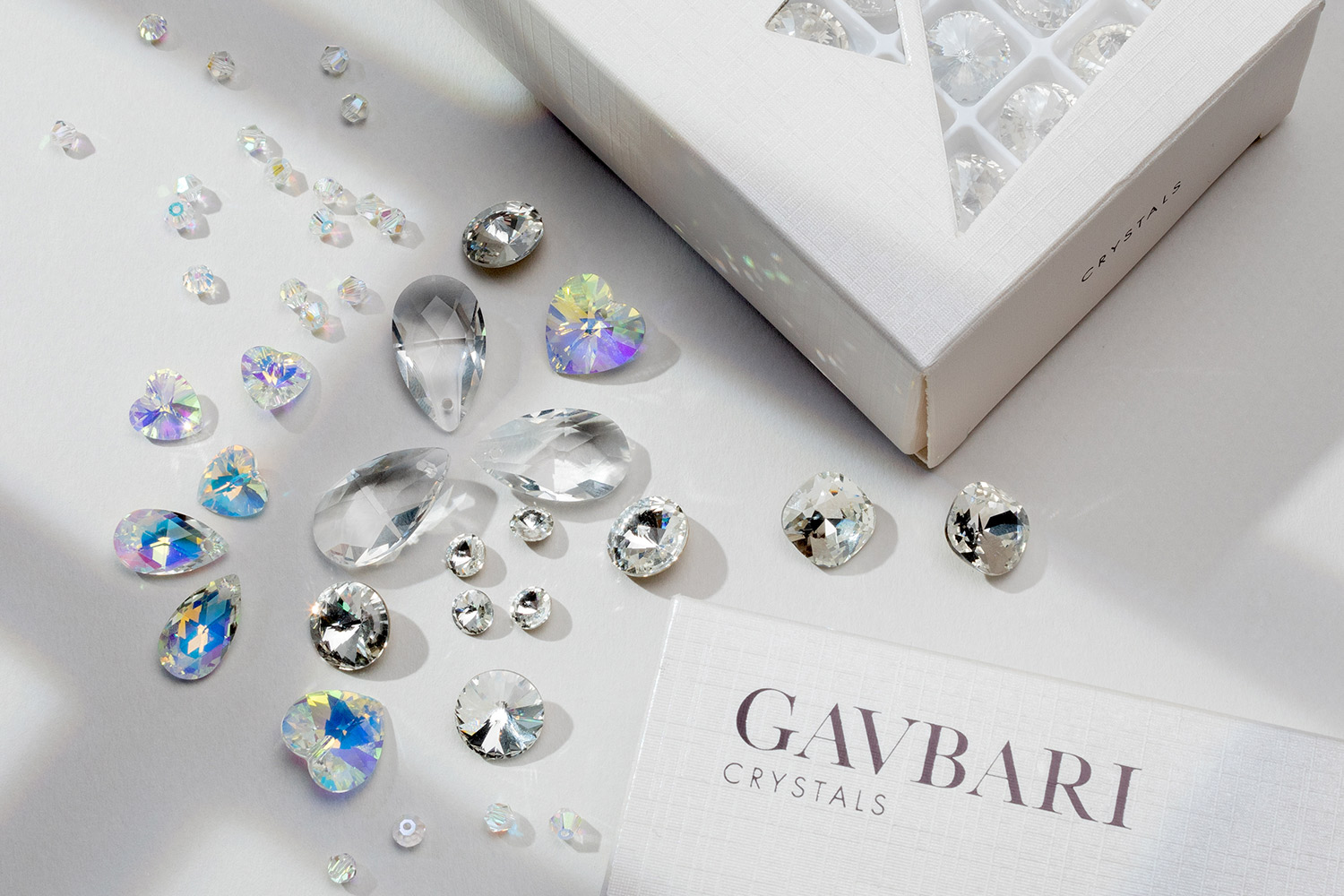 Cristais, pedras naturais e pérolas da marca GAVBARI.